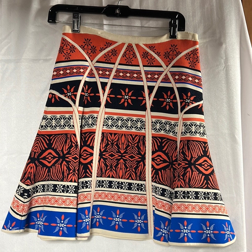 Diane Von Furstenberg multi color skirt size M. Nice heavy weight feel.19.5”long